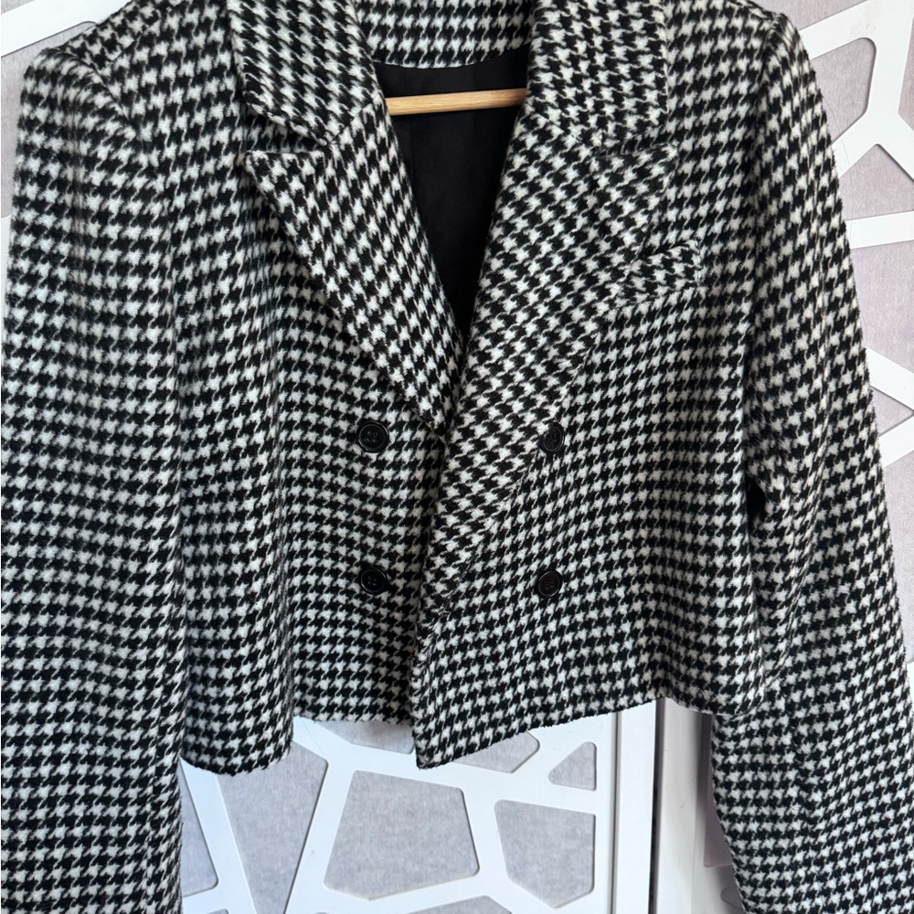 Forever 21 Black and White Houndstooth Blazer